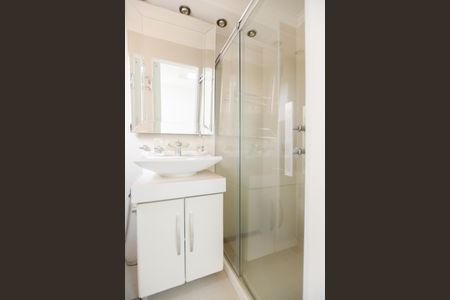 Apartamento para alugar com 200m², 4 quartos e 2 vagas Apartamento para alugar com 200m², 4 quartos e 2 vagasBanheiro da Suíte 1