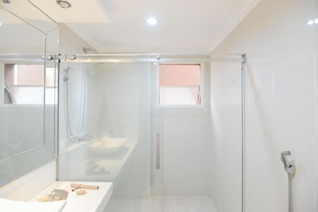 Apartamento para alugar com 200m², 4 quartos e 2 vagas Apartamento para alugar com 200m², 4 quartos e 2 vagasBanheiro da Suíte 2