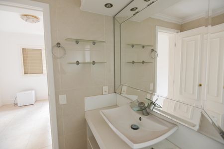 Apartamento para alugar com 200m², 4 quartos e 2 vagas Apartamento para alugar com 200m², 4 quartos e 2 vagasBanheiro da Suíte 4