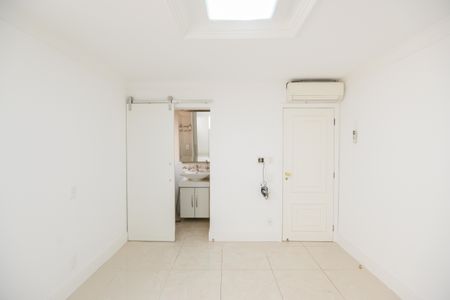 Apartamento para alugar com 200m², 4 quartos e 2 vagas Apartamento para alugar com 200m², 4 quartos e 2 vagasSuíte