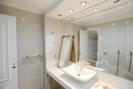 Apartamento para alugar com 200m², 4 quartos e 2 vagas Apartamento para alugar com 200m², 4 quartos e 2 vagasBanheiro da Suíte 2