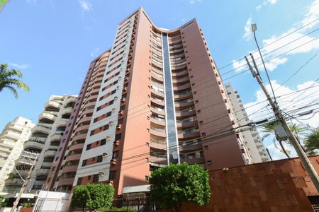 Apartamento para alugar com 200m², 4 quartos e 2 vagas Apartamento para alugar com 200m², 4 quartos e 2 vagasFachada e portaria