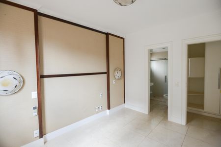 Apartamento para alugar com 200m², 4 quartos e 2 vagas Apartamento para alugar com 200m², 4 quartos e 2 vagasSuíte 4
