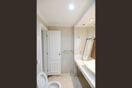 Apartamento para alugar com 200m², 4 quartos e 2 vagas Apartamento para alugar com 200m², 4 quartos e 2 vagasBanheiro da Suíte 2