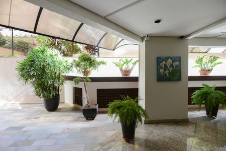 Apartamento para alugar com 200m², 4 quartos e 2 vagas Apartamento para alugar com 200m², 4 quartos e 2 vagasÁrea comum