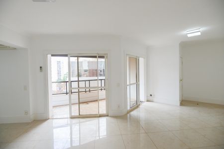 Apartamento para alugar com 200m², 4 quartos e 2 vagas Apartamento para alugar com 200m², 4 quartos e 2 vagasSala/Cozinha