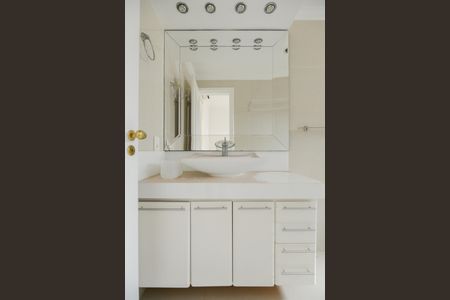 Apartamento para alugar com 200m², 4 quartos e 2 vagas Apartamento para alugar com 200m², 4 quartos e 2 vagasBanheiro da Suíte 3