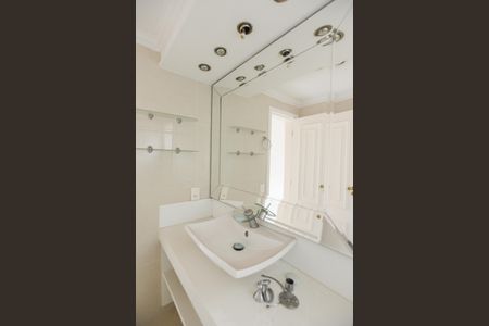 Apartamento para alugar com 200m², 4 quartos e 2 vagas Apartamento para alugar com 200m², 4 quartos e 2 vagasBanheiro da Suíte 4