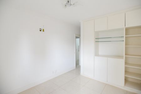 Apartamento para alugar com 200m², 4 quartos e 2 vagas Apartamento para alugar com 200m², 4 quartos e 2 vagasSuíte 2