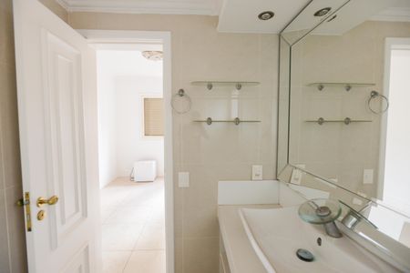 Apartamento para alugar com 200m², 4 quartos e 2 vagas Apartamento para alugar com 200m², 4 quartos e 2 vagasBanheiro da Suíte 4