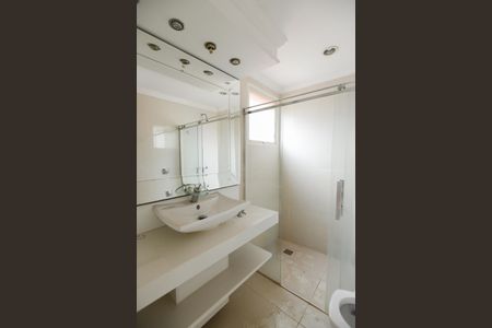 Apartamento para alugar com 200m², 4 quartos e 2 vagas Apartamento para alugar com 200m², 4 quartos e 2 vagasBanheiro da Suíte 4