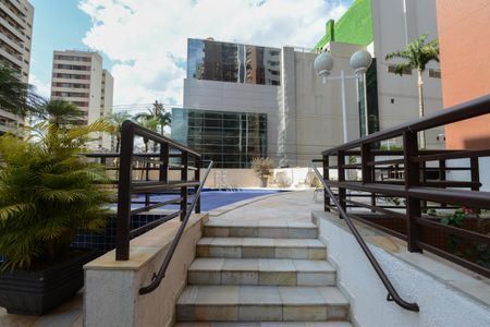 Apartamento para alugar com 200m², 4 quartos e 2 vagas Apartamento para alugar com 200m², 4 quartos e 2 vagasÁrea comum - Piscina