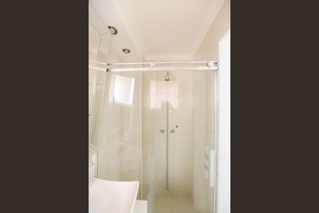 Apartamento para alugar com 200m², 4 quartos e 2 vagas Apartamento para alugar com 200m², 4 quartos e 2 vagasBanheiro da Suíte 1