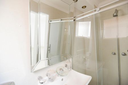 Apartamento para alugar com 200m², 4 quartos e 2 vagas Apartamento para alugar com 200m², 4 quartos e 2 vagasBanheiro da Suíte 1