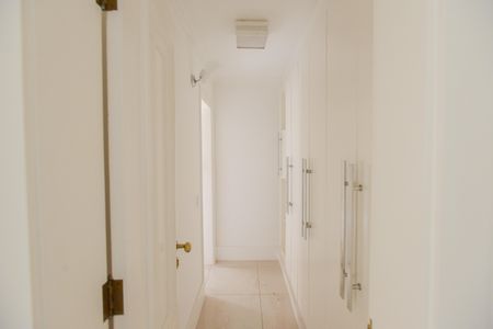 Apartamento para alugar com 200m², 4 quartos e 2 vagas Apartamento para alugar com 200m², 4 quartos e 2 vagasCorredor