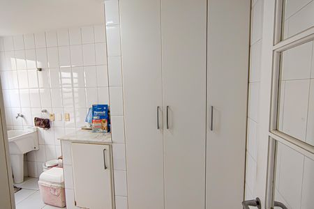 Casa de condomínio para alugar com 540m², 4 quartos e 4 vagasLavanderia