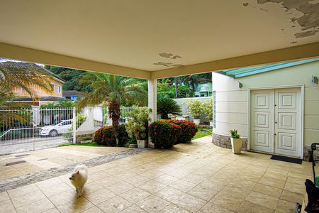 Casa de condomínio para alugar com 540m², 4 quartos e 4 vagasfrente da casa