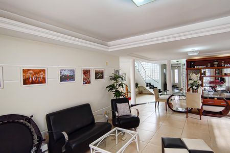 Sala de casa de condomínio para alugar com 4 quartos, 540m² em Pechincha, Rio de Janeiro