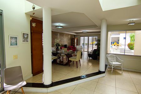 Sala de casa de condomínio para alugar com 4 quartos, 540m² em Pechincha, Rio de Janeiro