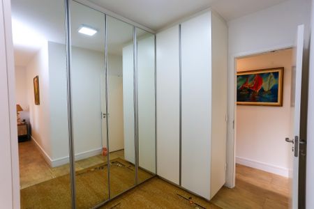 Apartamento para alugar com 245m², 3 quartos e 3 vagas Apartamento para alugar com 245m², 3 quartos e 3 vagasCloset da suíte 3