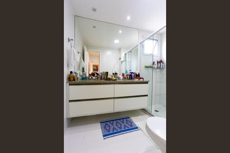 Apartamento para alugar com 245m², 3 quartos e 3 vagas Apartamento para alugar com 245m², 3 quartos e 3 vagasBanheiro da Suíte 3