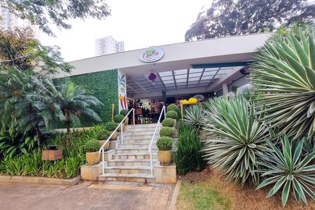 Apartamento para alugar com 245m², 3 quartos e 3 vagas Apartamento para alugar com 245m², 3 quartos e 3 vagasrestaurante