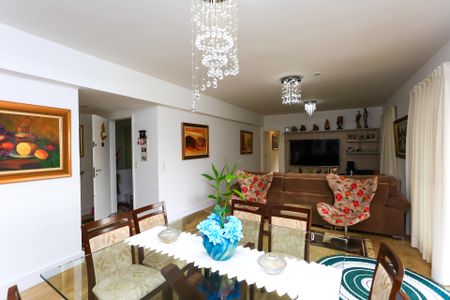 Apartamento para alugar com 245m², 3 quartos e 3 vagas Apartamento para alugar com 245m², 3 quartos e 3 vagasSala