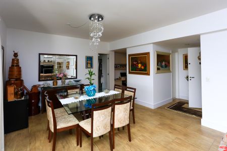 Apartamento para alugar com 245m², 3 quartos e 3 vagas Apartamento para alugar com 245m², 3 quartos e 3 vagasSala