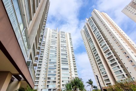 Apartamento para alugar com 245m², 3 quartos e 3 vagas Apartamento para alugar com 245m², 3 quartos e 3 vagasFachada