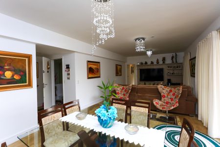 Apartamento para alugar com 245m², 3 quartos e 3 vagas Apartamento para alugar com 245m², 3 quartos e 3 vagasSala