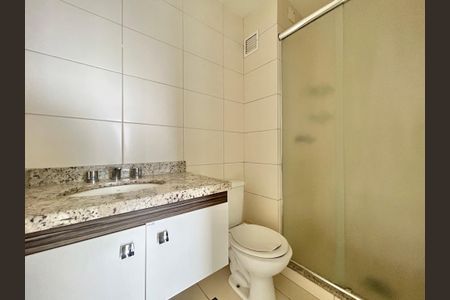 Apartamento à venda com 67m², 2 quartos e 1 vagaBanheiro da suíte