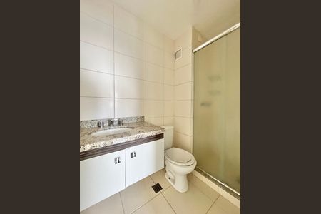 Apartamento à venda com 67m², 2 quartos e 1 vagaBanheiro da suíte