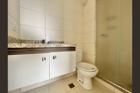 Apartamento à venda com 67m², 2 quartos e 1 vagaBanheiro da suíte