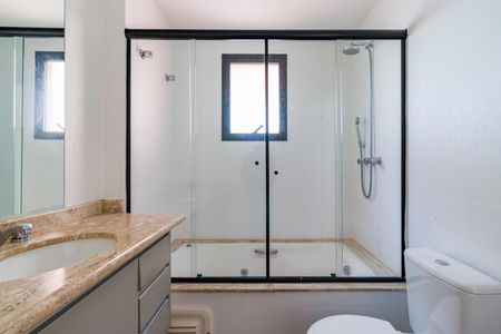 Apartamento à venda com 206m², 3 quartos e 5 vagasBanheiro da Suíte 1