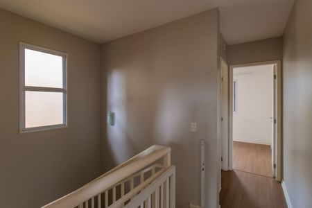 Casa de condomínio para alugar com 84m², 3 quartos e 2 vagasCorredor andar superior