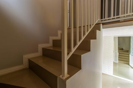 Casa de condomínio para alugar com 84m², 3 quartos e 2 vagasEscadas