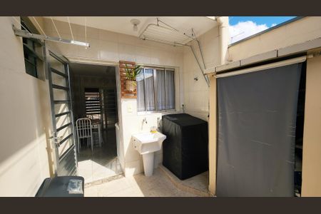 Casa à venda com 115m², 3 quartos e 2 vagas Casa à venda com 115m², 3 quartos e 2 vagasÁrea de Serviço