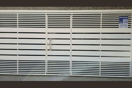 Casa à venda com 115m², 3 quartos e 2 vagas Casa à venda com 115m², 3 quartos e 2 vagasFachada