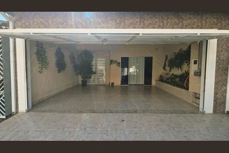 Casa à venda com 115m², 3 quartos e 2 vagas Casa à venda com 115m², 3 quartos e 2 vagasGaragem