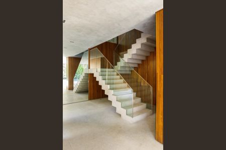 Casa à venda com 620m², 5 quartos e 4 vagas Casa à venda com 620m², 5 quartos e 4 vagasSala