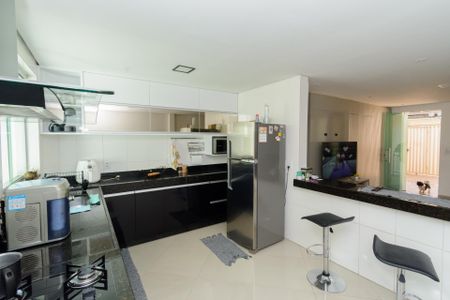 Casa à venda com 200m², 3 quartos e 3 vagas Casa à venda com 200m², 3 quartos e 3 vagasCozinha