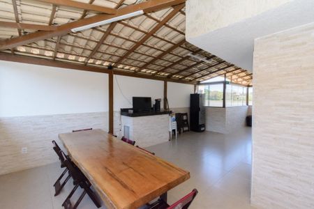 Casa à venda com 200m², 3 quartos e 3 vagas Casa à venda com 200m², 3 quartos e 3 vagasTerraço