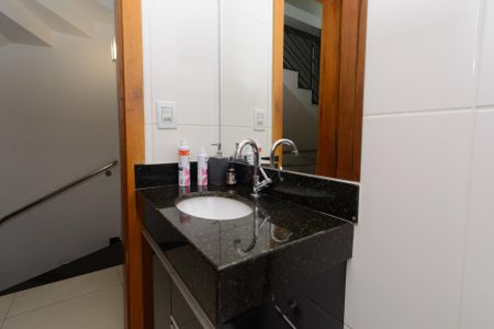 Casa à venda com 200m², 3 quartos e 3 vagas Casa à venda com 200m², 3 quartos e 3 vagasBanheiro Social