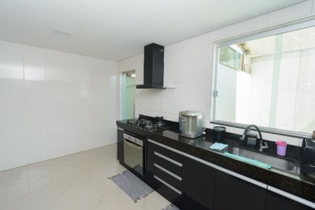 Casa à venda com 200m², 3 quartos e 3 vagas Casa à venda com 200m², 3 quartos e 3 vagasCozinha