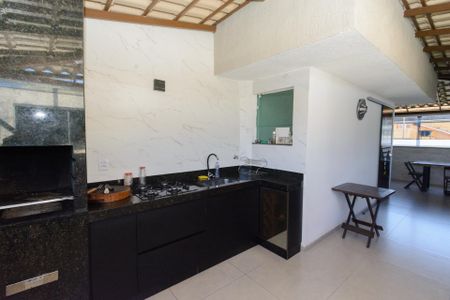 Casa à venda com 200m², 3 quartos e 3 vagas Casa à venda com 200m², 3 quartos e 3 vagasTerraço