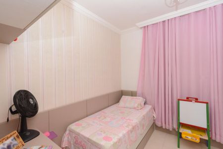 Casa à venda com 200m², 3 quartos e 3 vagas Casa à venda com 200m², 3 quartos e 3 vagasQuarto 2