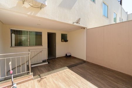 Casa à venda com 200m², 3 quartos e 3 vagas Casa à venda com 200m², 3 quartos e 3 vagasFachada Interna