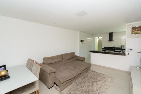 Casa à venda com 200m², 3 quartos e 3 vagas Casa à venda com 200m², 3 quartos e 3 vagasSala