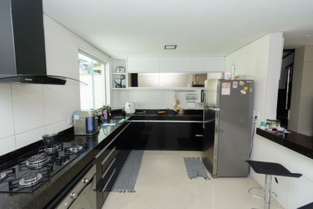 Casa à venda com 200m², 3 quartos e 3 vagas Casa à venda com 200m², 3 quartos e 3 vagasCozinha