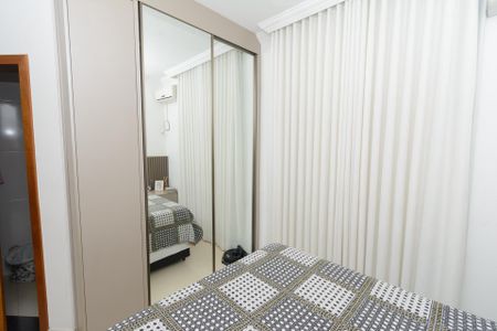 Casa à venda com 200m², 3 quartos e 3 vagas Casa à venda com 200m², 3 quartos e 3 vagasSuíte